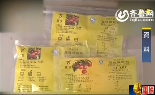 荔枝保鲜剂，小贩表示可以保鲜60小时（视频截图）