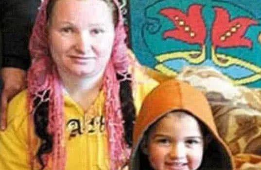 最近火了“变态”吉尼斯:女孩17厘米破纪录,网友:韧性了得!