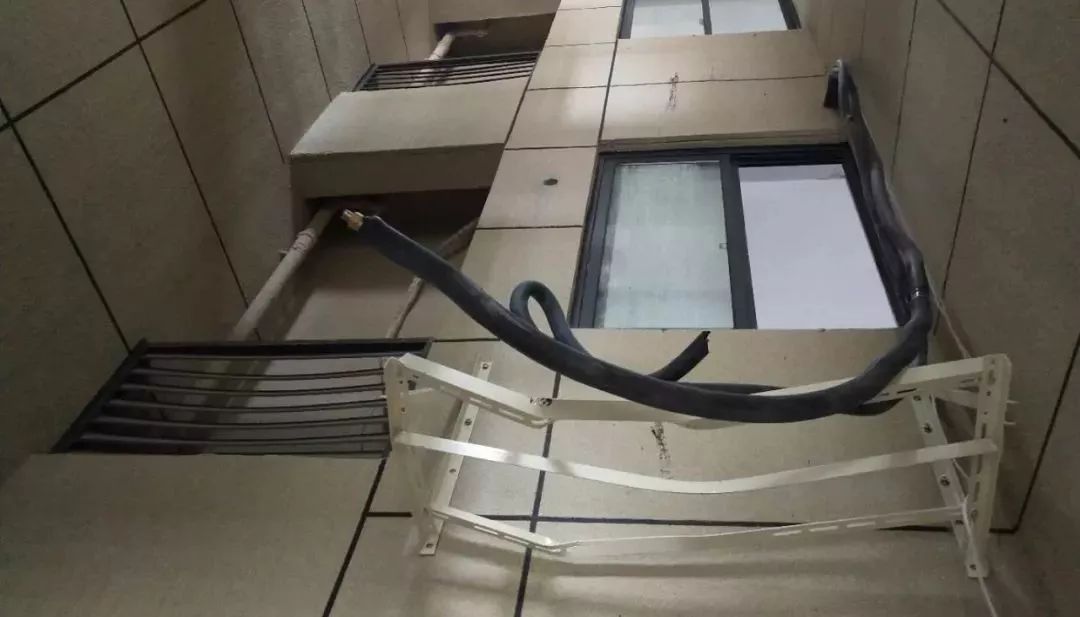 温州空调安装工作业时遭楼上空调外机砸中坠亡，警方介入调查