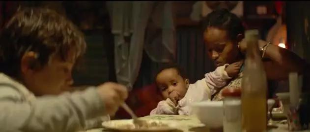 “我11岁,爸妈为了减租,把我卖给了恋童癖。”