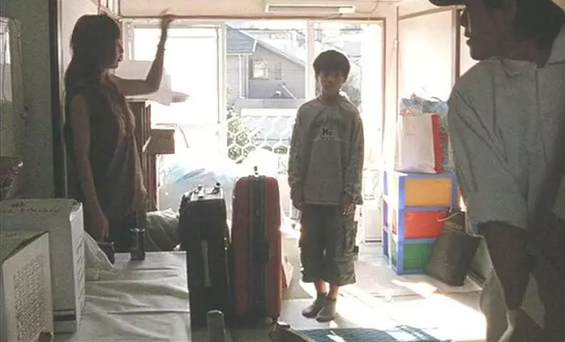 “我11岁,爸妈为了减租,把我卖给了恋童癖。”