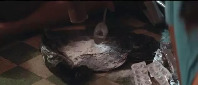 “我11岁,爸妈为了减租,把我卖给了恋童癖。”