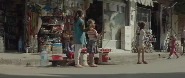 “我11岁,爸妈为了减租,把我卖给了恋童癖。”