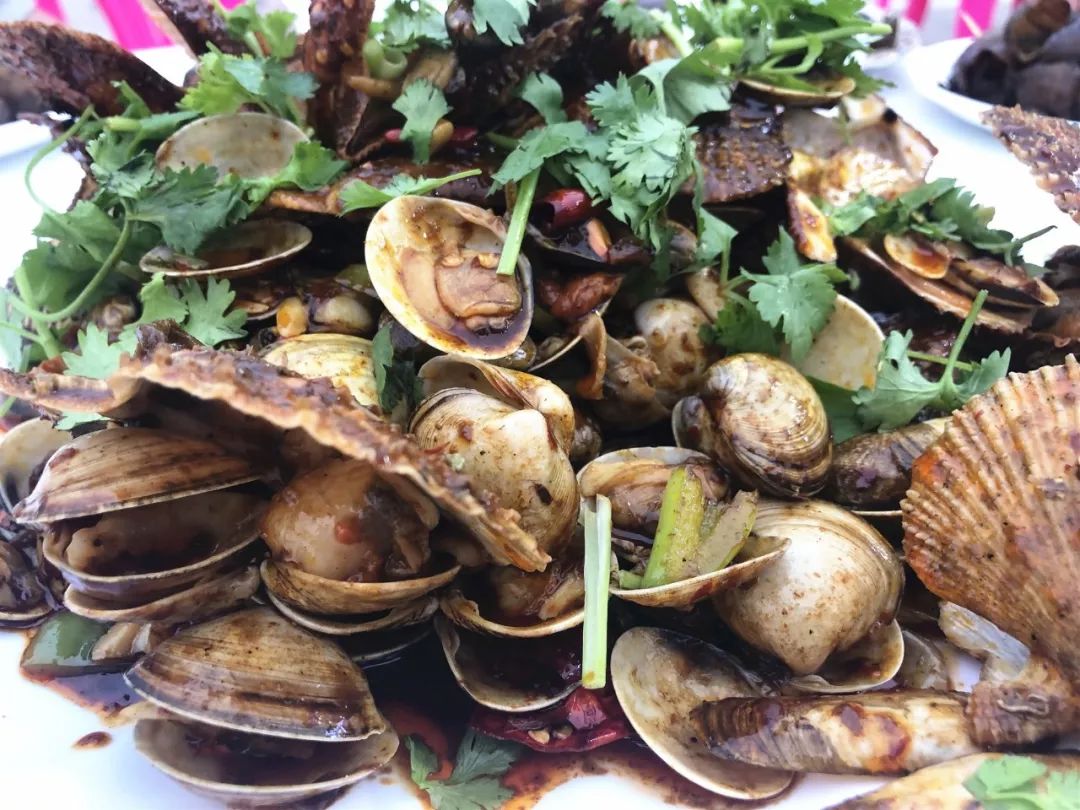 解放路新开一大夜市:烧烤、虾尾、家常菜…送啤酒、凉菜!还有停车