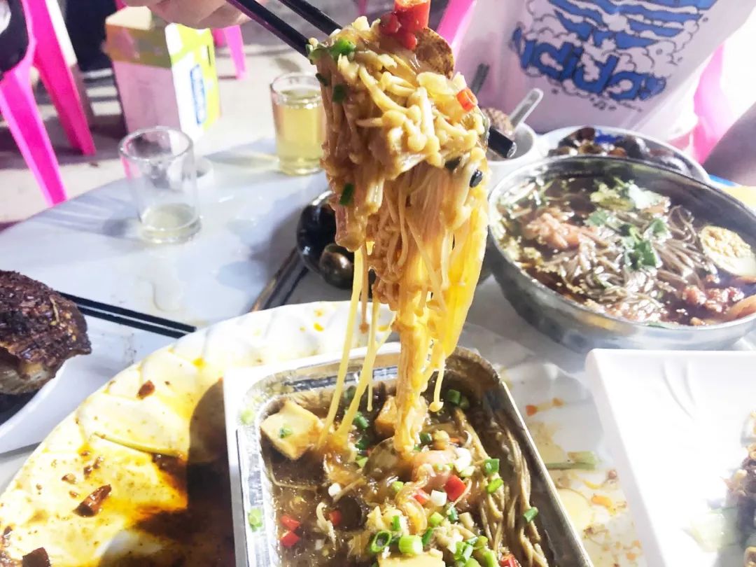 解放路新开一大夜市:烧烤、虾尾、家常菜…送啤酒、凉菜!还有停车