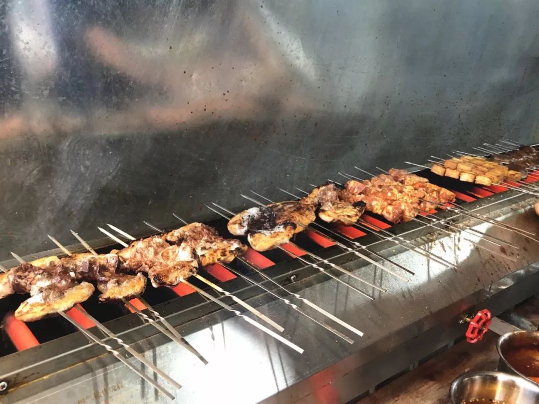 解放路新开一大夜市:烧烤、虾尾、家常菜…送啤酒、凉菜!还有停车