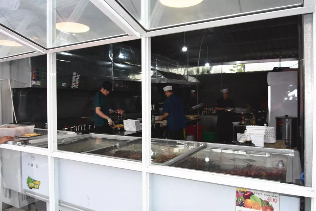 解放路新开一大夜市:烧烤、虾尾、家常菜…送啤酒、凉菜!还有停车