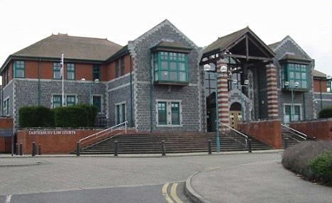 英国妇女特雷西·乌雷奇因人兽交、与未成年人发生性行为及持有猥琐照片罪在坎特伯雷法庭受审。 英国妇女特雷西·乌雷奇因人兽交、与未成年人发生性行为及持有猥琐照片罪在坎特伯雷法庭受审。