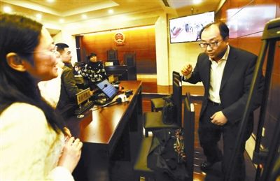 “房姐”龚爱爱欠房贷案开庭