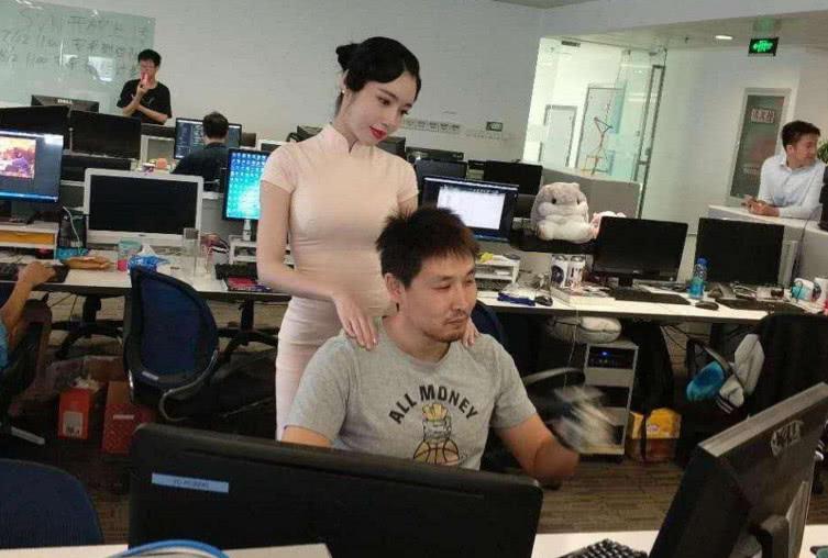 2个同学，一个在华为，一个在阿里上班，对比收入后愣了