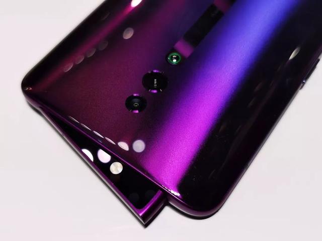 华为P30国行版发布，网友：之前还在纠结，这下选定Reno了