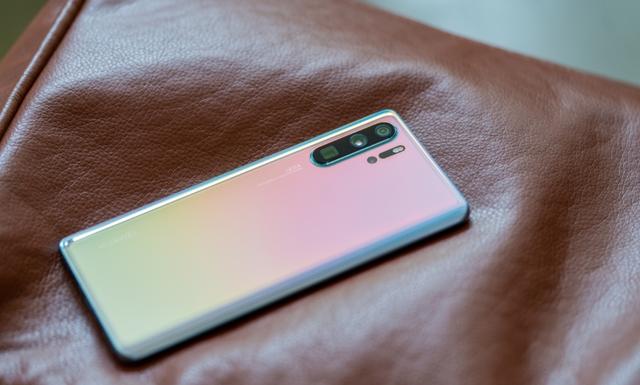 华为P30国行版发布，网友：之前还在纠结，这下选定Reno了