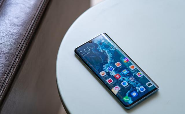 华为P30国行版发布，网友：之前还在纠结，这下选定Reno了