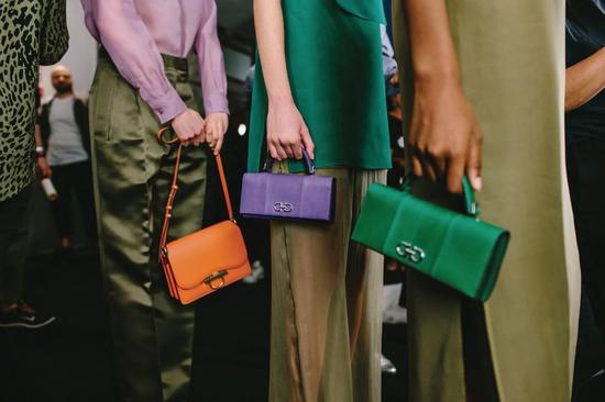 到底什么颜色 穿在身上显得更贵?