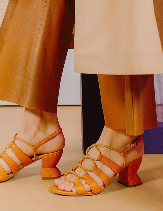 到底什么颜色 穿在身上显得更贵?