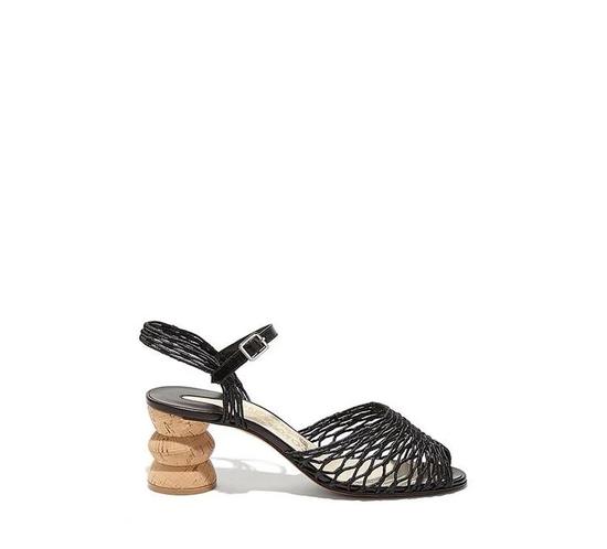 到底什么颜色 穿在身上显得更贵?