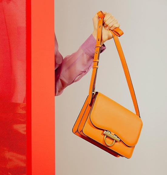 到底什么颜色 穿在身上显得更贵?