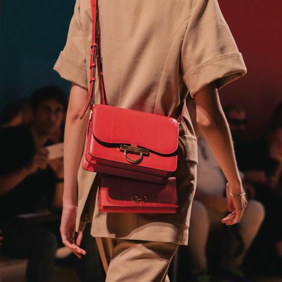 到底什么颜色 穿在身上显得更贵?