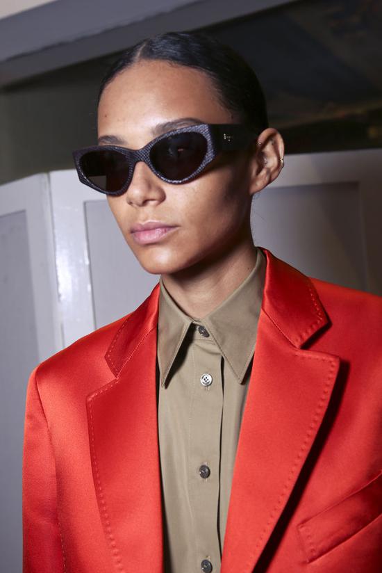 到底什么颜色 穿在身上显得更贵?