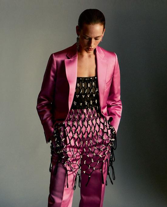 到底什么颜色 穿在身上显得更贵?