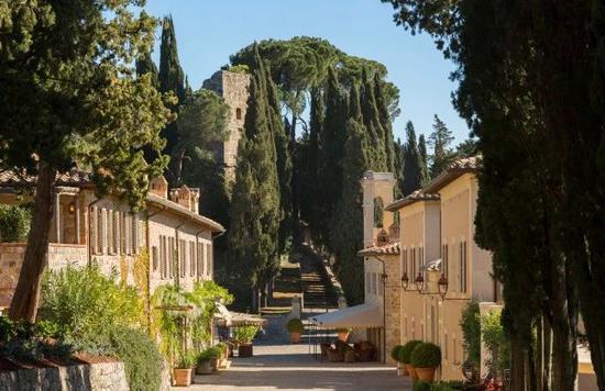 到底什么颜色 穿在身上显得更贵?