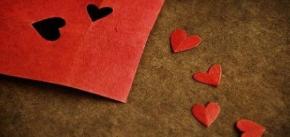 让人一触即发的敏感地带!12星座最希望被亲吻的地方!