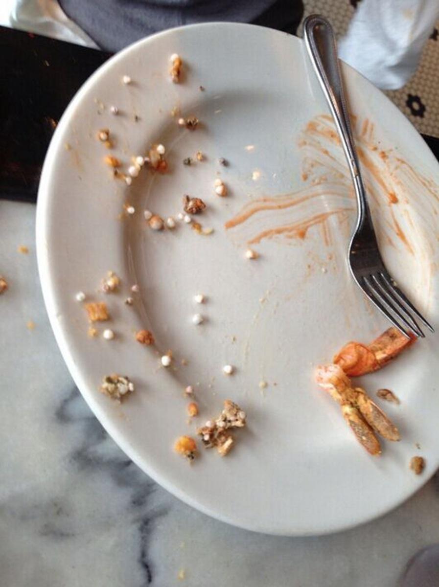 女子从一只牡蛎里吃出50颗珍珠 餐厅经理惊呆(图)