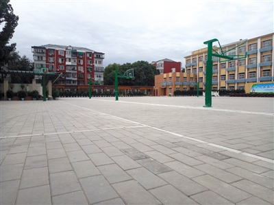 教育部:全国中小学校已铲除93块“毒跑道”