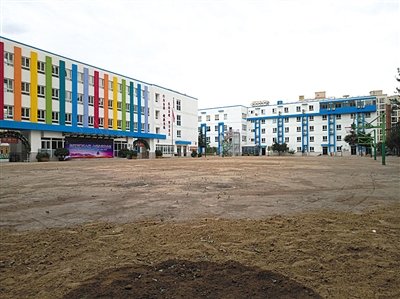 教育部:全国中小学校已铲除93块“毒跑道”