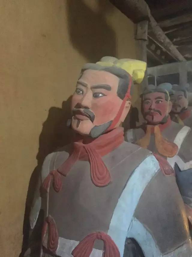 网友曝西安旅游斗骗子经历:山寨兵马俑辣眼睛