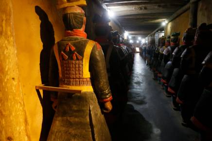 网友曝西安旅游斗骗子经历:山寨兵马俑辣眼睛