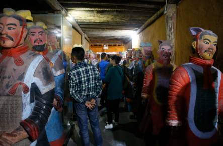 网友曝西安旅游斗骗子经历:山寨兵马俑辣眼睛