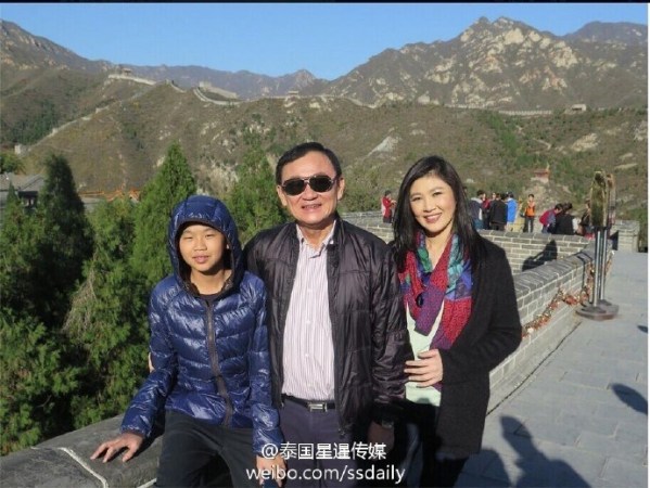 泰国前总理英拉与哥哥他信游北京爬长城