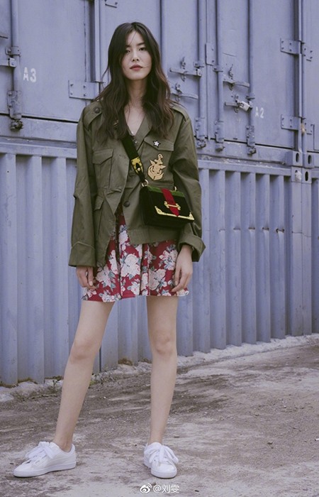 “杨幂站”上热搜 女星站姿其实都藏着心机