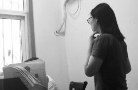 7月5日,雨花亭工商所,许女士找工商和卫监部门维权。图/记者陈斌