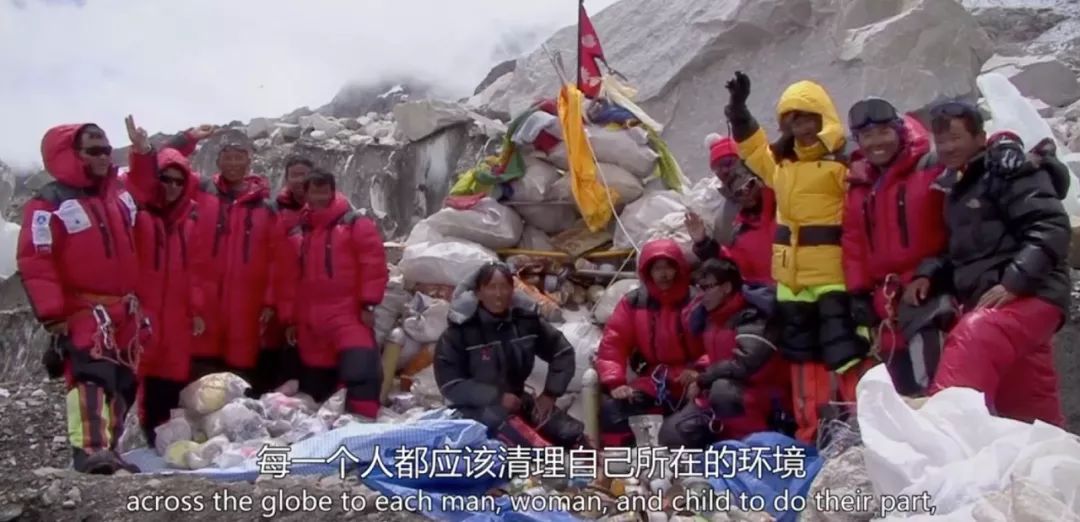 我在珠峰捡垃圾的90天：负重近百斤经历雪崩，背粪便尸体