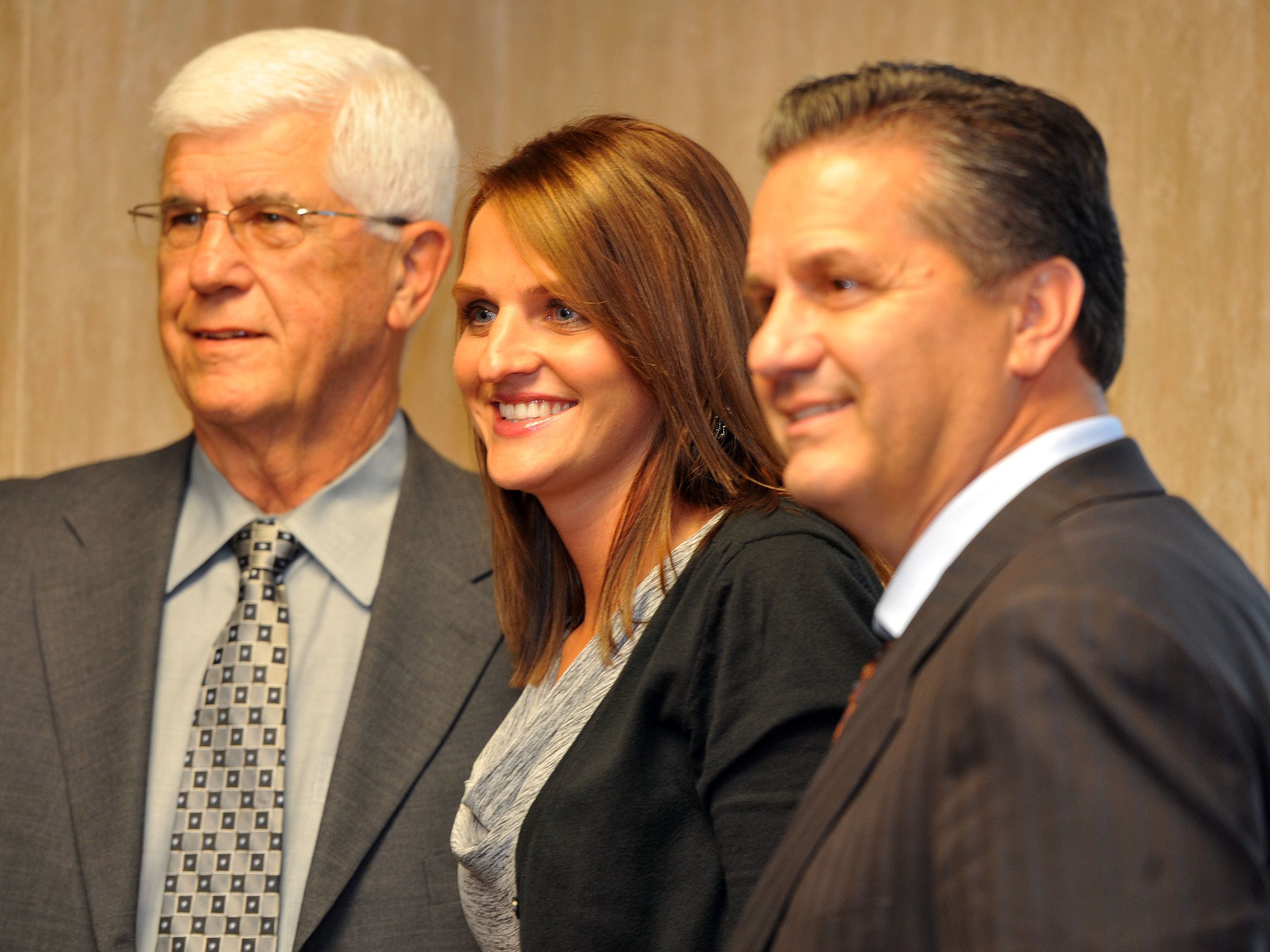 卡利帕里（右）与哈里斯合影（左）