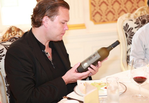 实力“圈粉”!10位国际大师点评张裕解百纳