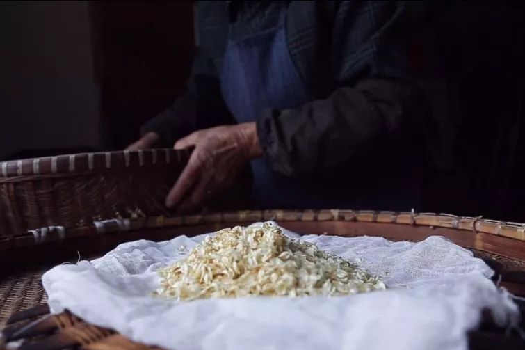 听说白枇杷花茶28000元一公斤,你喝过吗?