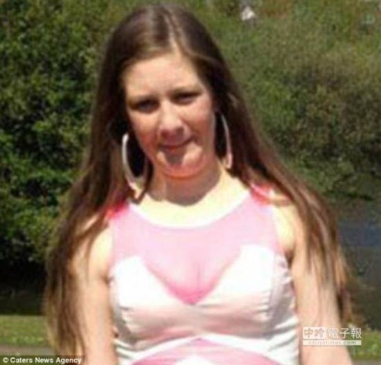 英国23岁少妇因为叫床声太吵且长达10分钟,被判坐牢2星期。 英国23岁少妇因为叫床声太吵且长达10分钟,被判坐牢2星期。