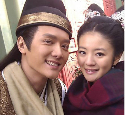 冯绍峰安以轩戏里恩爱戏外打闹