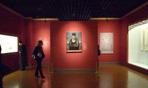 图为展览中一个利玛窦的画像，利玛窦去世时 他的弟子所绘，这是有明确记载 的第一幅由中国人绘制的油画 （图：首都博物馆）