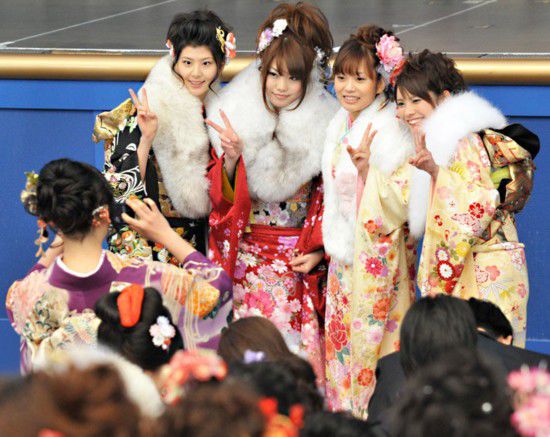 肯尼亚男孩割礼:不用麻药割男孩阴茎包皮