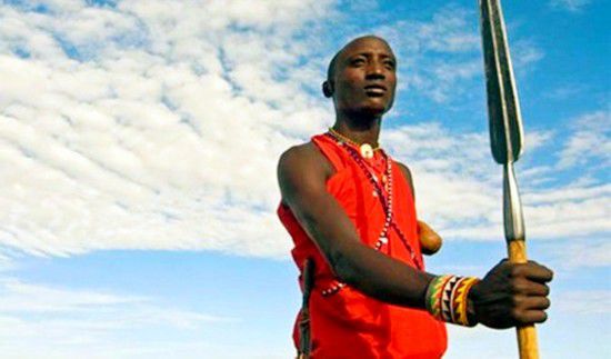 肯尼亚男孩割礼:不用麻药割男孩阴茎包皮