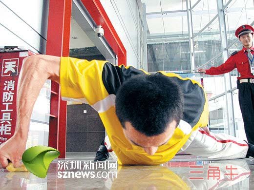 单指俯卧撑牛人，41秒内完成43个破吉尼斯记录！