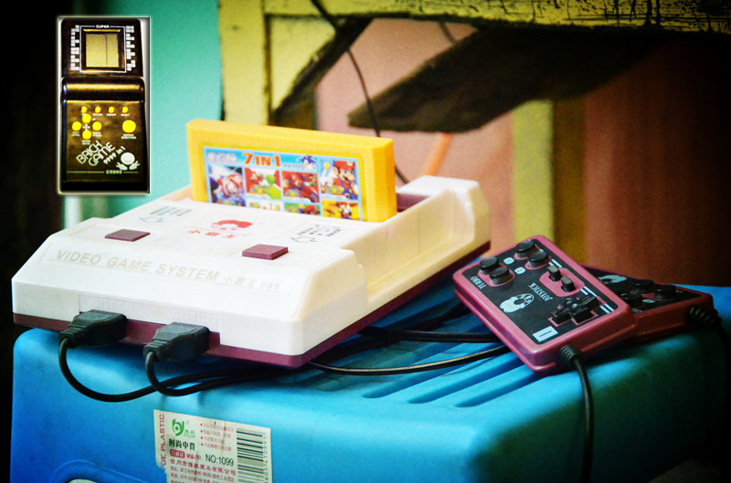 那些年,一起玩过的小霸王游戏机。