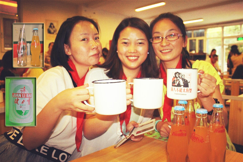 那些年,一起玩过的小霸王游戏机。