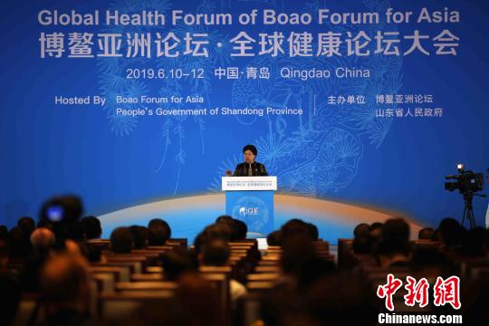 世界卫生组织荣誉总干事陈冯富珍担任大会主席。　胡耀杰 摄