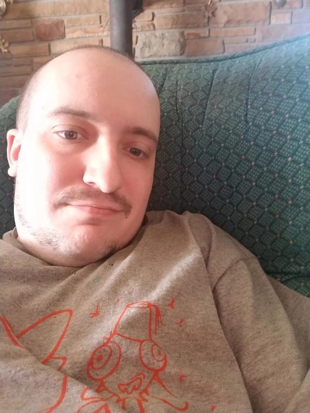 美国男子爱上男性机器人，计划与其结婚度蜜月获家人支持