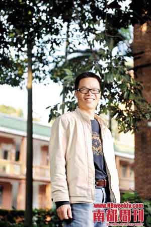 坚持下来搞科研的张礼标,在寂静的小路上享受着蝙蝠世界的乐趣。摄影_孙炯